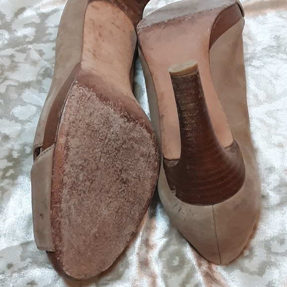Stuart Weitzman Vintage Open Toe Suede Pump Size 9.5. - Picture 12 of 14